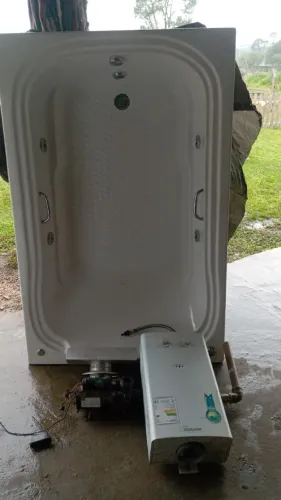 Vendo banheira de hidromassagem casal semi-nova completa com aquecedor e bomba de 