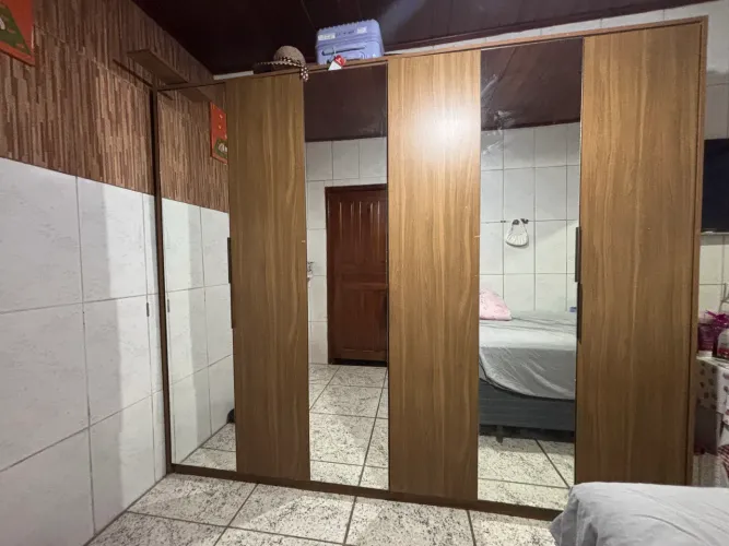 GUARDA-ROUPA À VENDA