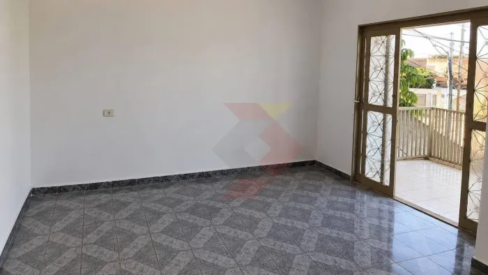 Casa com 4 quartos para alugar, 134 m² por R$ 2.000/mês - Jardim Europa - Goiânia/GO