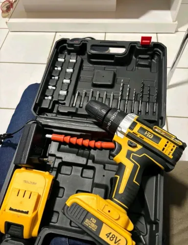 Furadeira e parafusadeira 48v 2 baterias maleta completa