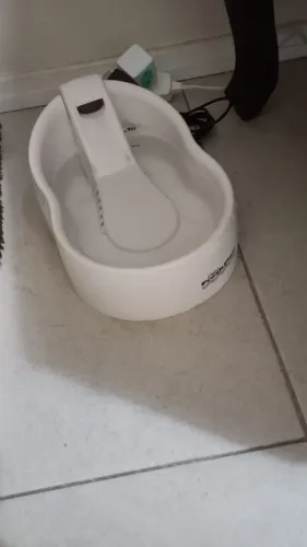 Fonte de água para gatos Deluxe Fresh Flow