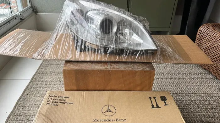 FAROL original novo Mercedes Benz Código OEM: A *