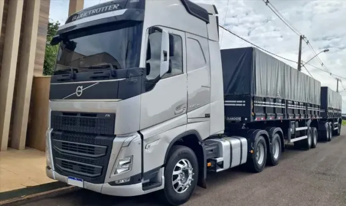 Volvo FH 540 ano 2022 c/ Rodotrem Graneleiro 2023 - Transfiro Agio