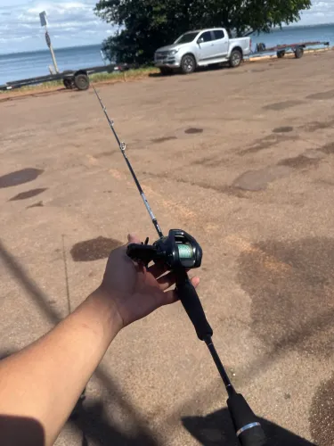 Vendo kit de pesca completo, pronto para usar.