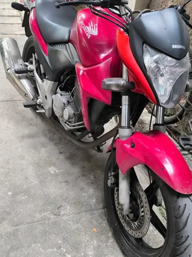 Moto CB 300