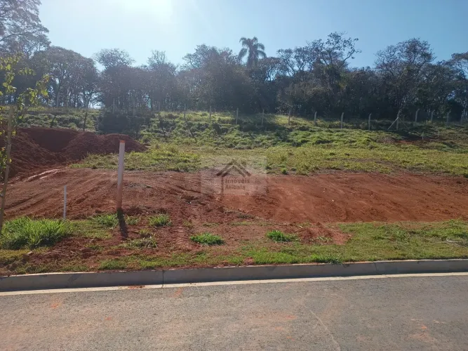 Excelente Terreno em Condomínio em Atibaia