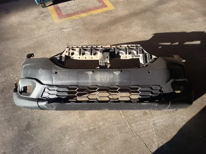 Para-choque dianteiro completo e Farol LD Fiat Strada Endurance