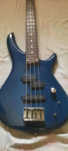 Baixo 4 cordas Giannini 