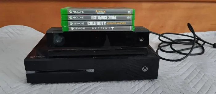 Xbox One fat + Kinect + controle + jogos
