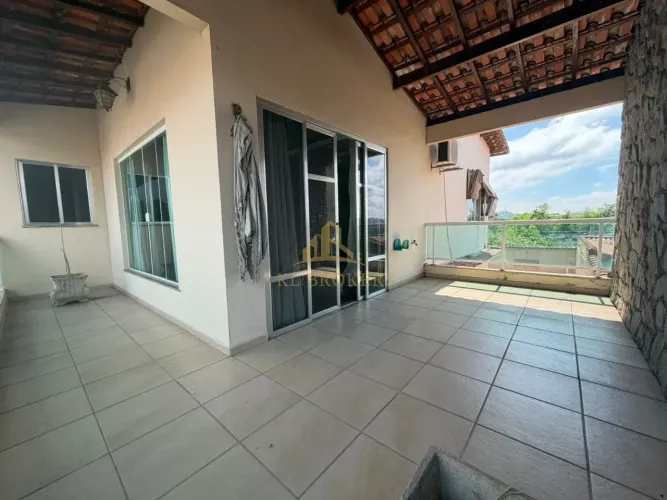 Casa no Limoeiro 5 quartos, sendo 2 suítes, 2 salas, 4 banheiros, cozinha, 4 garagens, áre