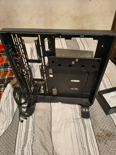 Gabinete thermaltake core p3 com fonte 550w montech
