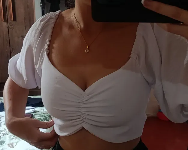 Cropped branco com manga bufante