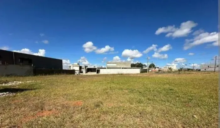 Procuro um terreno no bairro Adalberto Aragão para comprar 
