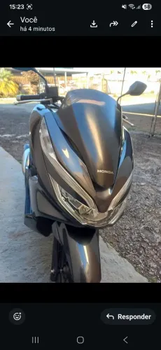 Vendo moto scooter honda pcx modelo dlx 150cc Freios abs 52.000Km muito econômica.