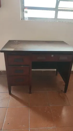 Escrivaninha Retrô. No Estado