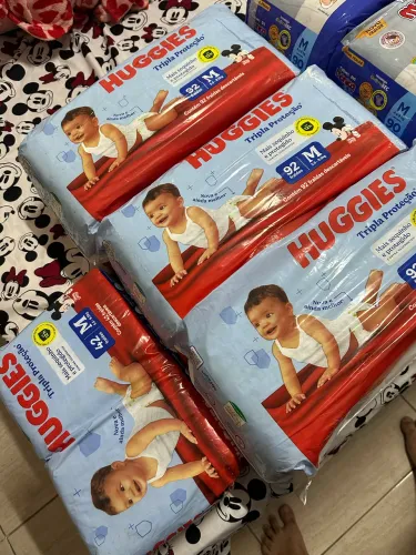 Fraldas tamanho M (turma da Mônica e Huggies )