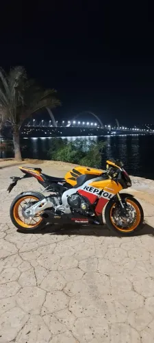 FIREBLADE 1000RR VERSÃO REPSOL 