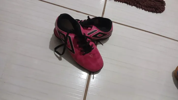 chuteira umbro original numeração:33