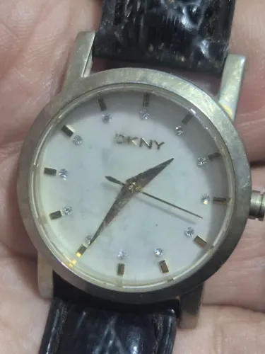 Relógio DONNA KARAN NEW YORK "DKNY" À QUARTZ - FUNCIONANDO PERFEITAMENTE