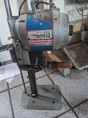 Máquina de cortar tecido