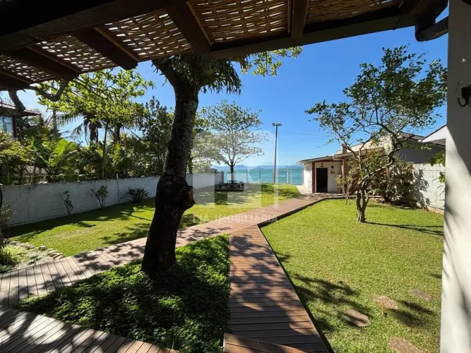 Linda casa pé na areia no Ribeirão da Ilha
