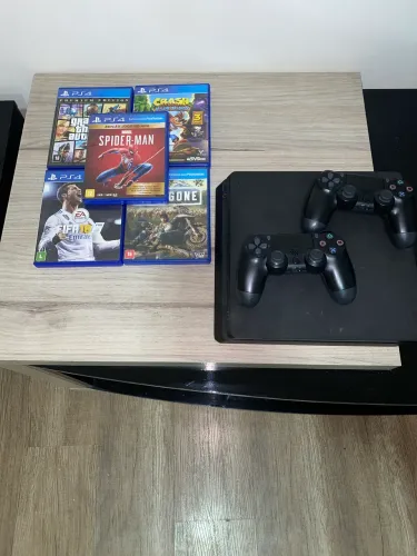 PS4 Slim 1tr +2 controles +5 jogos cd
