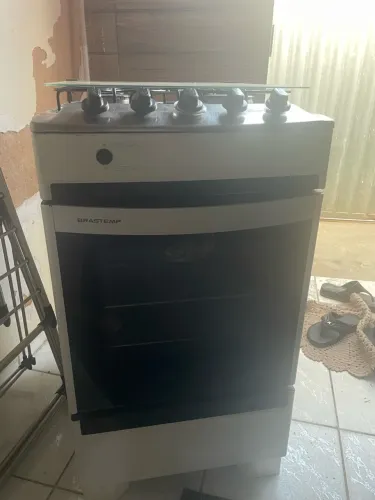 Vende-se fogão quatro bocas, R$400 menor preço