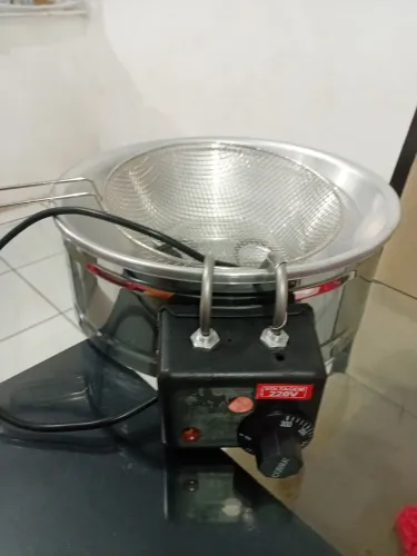 Fritadeira elétrica 5litros nunca usada 200