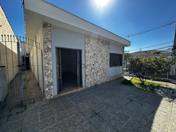 Casa Comercial para Locação no Centro de Sorocaba-SP: 3 Quartos, 1 Suíte, 2 Salas, 3 Banhe