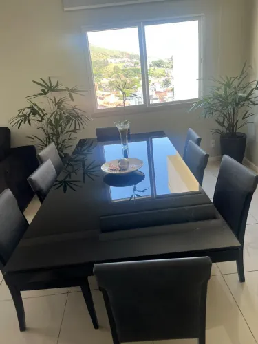 Mesa de jantar 8 cadeiras 