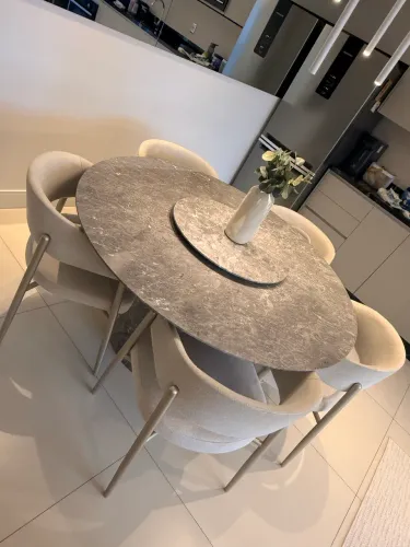 CONJUNTO MESA E CADEIRAS