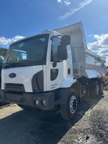  CAMINHÃO BASCULANTE FORD CARGO 2629 6X4