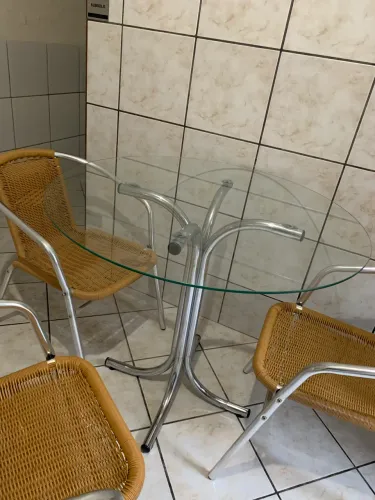 Mesa ideal para cozinha ou sala de jantar