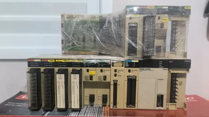 LOTE FECHADO 2 Racks CLP Omron C200H Completo Testado PA204 + 14 Módulos