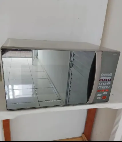 Microondas semi novo sem marca de uso