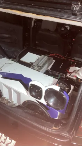 caixa de 12 1 upgrade e 1 piooner com caixa para médio 2 módulo e 1 crossover