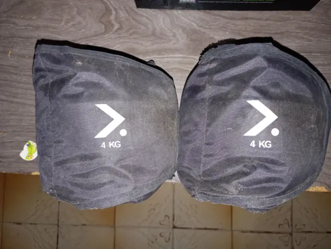 Vendo caneleiras de peso de 4kg cada para ginástica