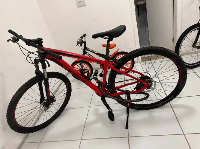 Bicicleta Oggi aro 29 câmbio shimano + transbike + capacete