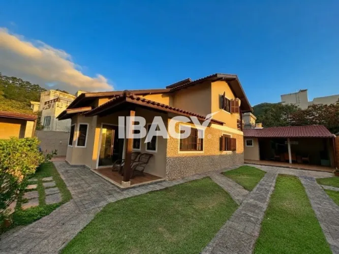 Excelente Casa 4 dormitório(s) em Canasvieiras - Florianópolis