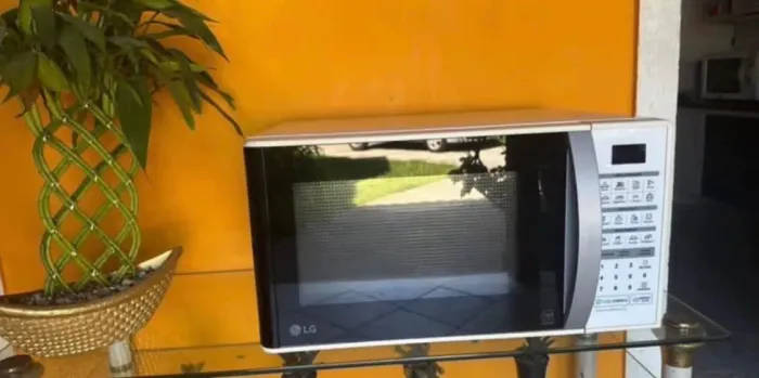 Microondas !!! IMPERDÍVEL !!! LG 30 litros 