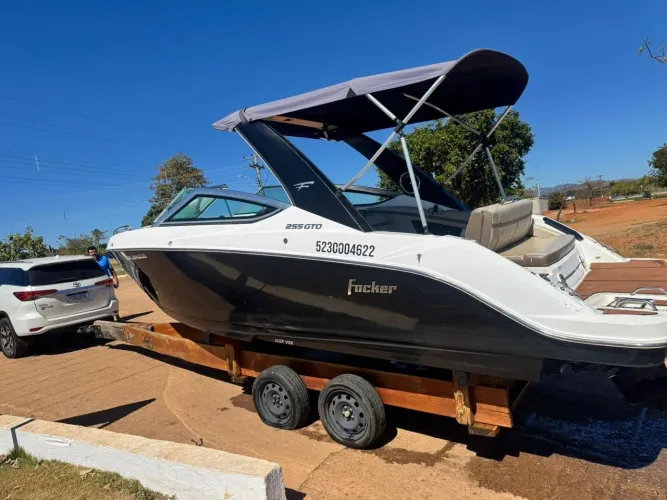 Lancha Focker 25,5 black edition