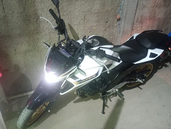 Vendo FZ25 nova