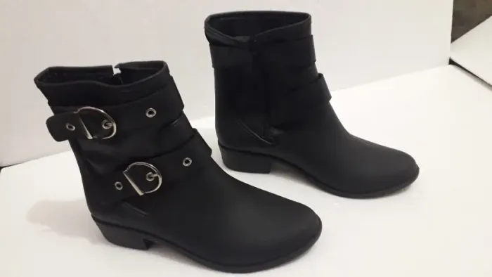 Bonita bota da Luelua feminina nº 33/34 cor preta bem conservada ver descrição e fotos