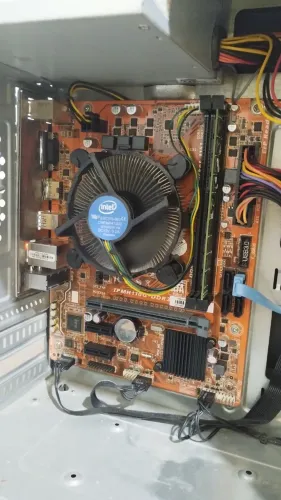 Kit 8 geração, Pentium Gold G5400, 4 gigas memória ddr3 