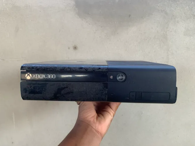2 xbox 360 com defeito ambos ligam mais não dá vídeo