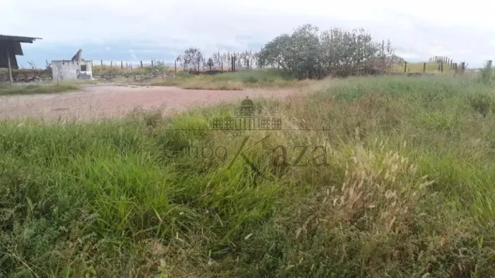 Terreno 2.550 mts de esquina perdeito para posto de combustiveis - Farmácia