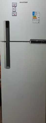 Geladeira linha branca Brastemp 375 L semi nova.