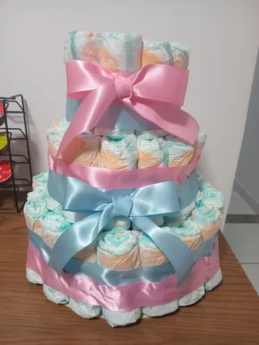 Kit chá revelação ( bolo de fraldas fake / 10 plaquinhas / 1 balão rosa / 1 balão azul )