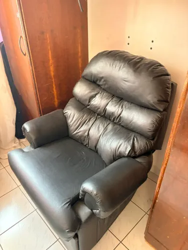 POLTRONA RECLINÁVEL - SUPER CONFORTÁVEL!!
