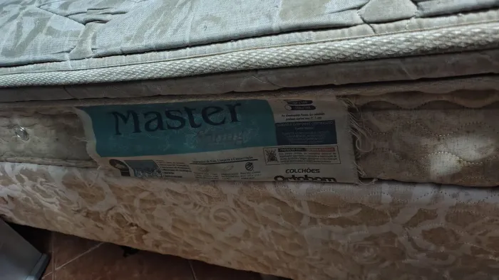 Vendo cama de casal usada